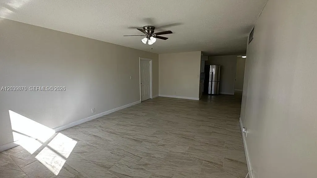 Elmvale Condo — Photo 4