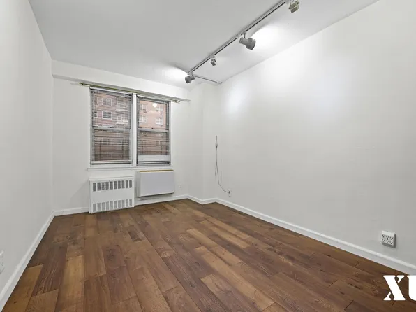 43-10 Kissena Boulevard image 11 of 22