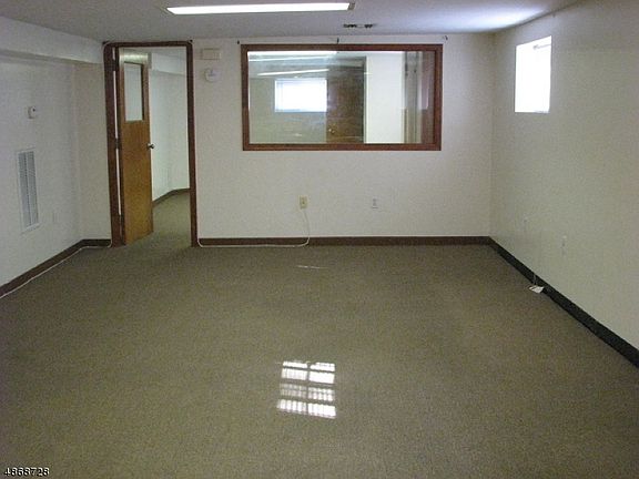 3rd image of 17-21 Vermont Ave #4