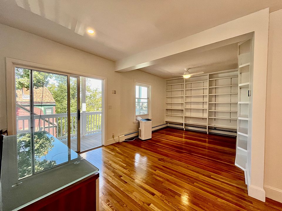 Living or dining room