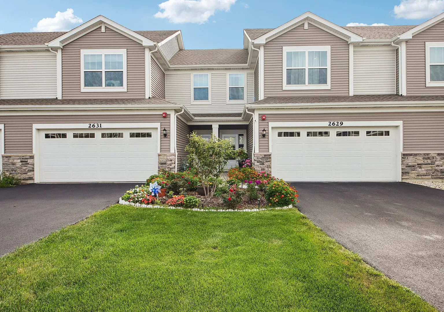 3 bed, 2.5 bath, 2000 sqft, $3,150 — Photo 1