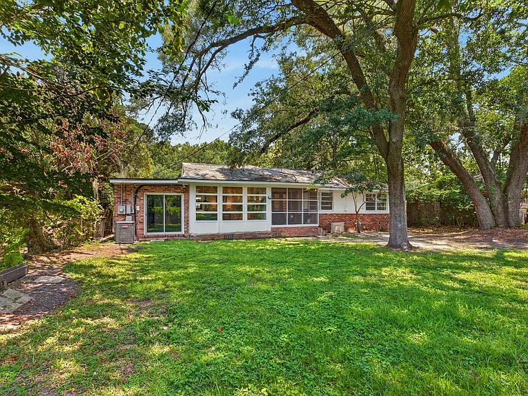 137 Brandywine Rd — Photo 43