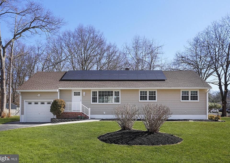 1st image of 28 Mitchell Dr