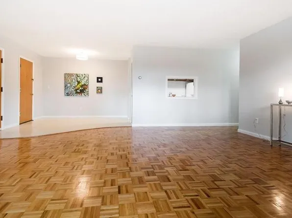 14 Longwood Dr APT 5, Andover, MA 01810