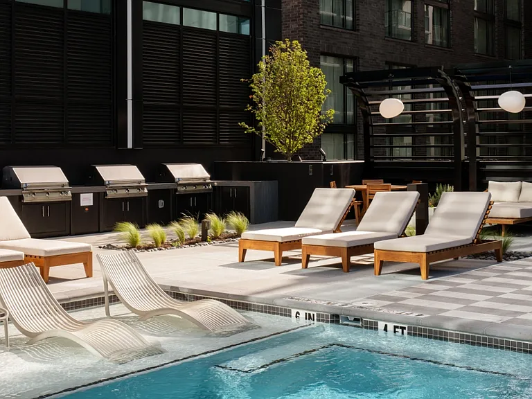 Emmi Midtown — Photo 35