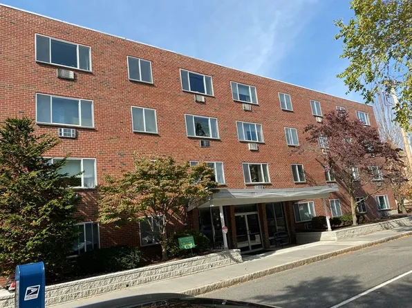 50 Green St APT 209, Brookline, MA 02446