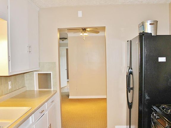 5th image of 22860 Westwood Ave