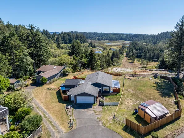 799 NW Estate Pl, Seal Rock, OR 97376