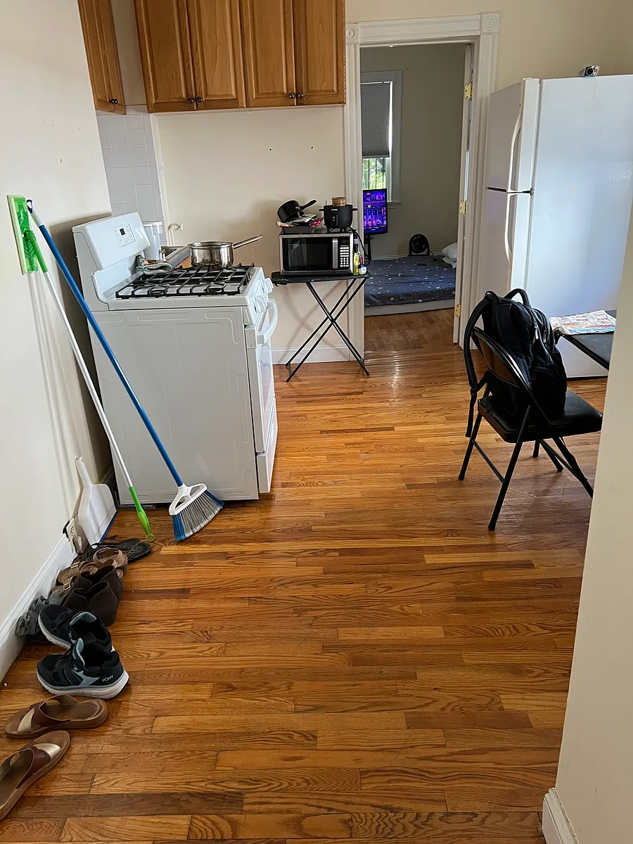 189 Tremont Street, Somerville-eat-in kitchen - 189 Tremont St #1