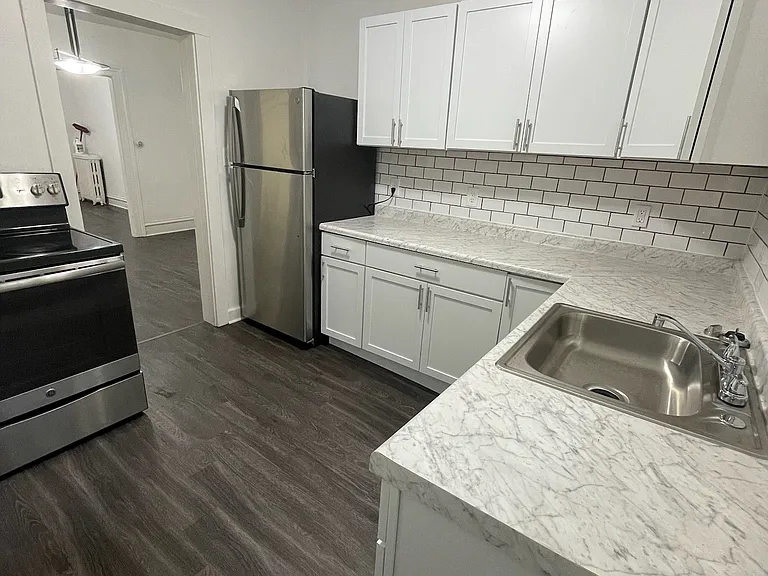 212 Ferris St — Photo 2