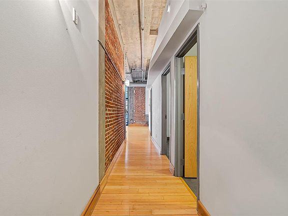 4th image of 2201 Locust St Unit 201