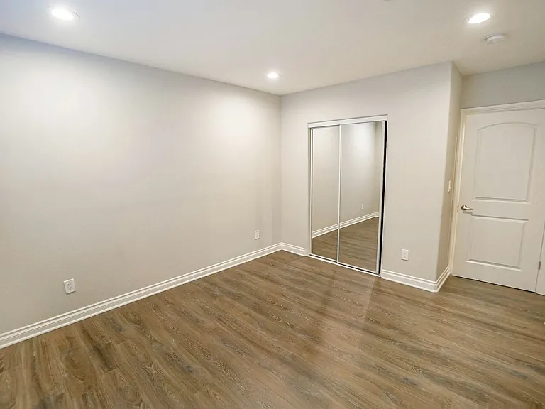 1116 1118 1/2 West 39th Pl — Photo 16