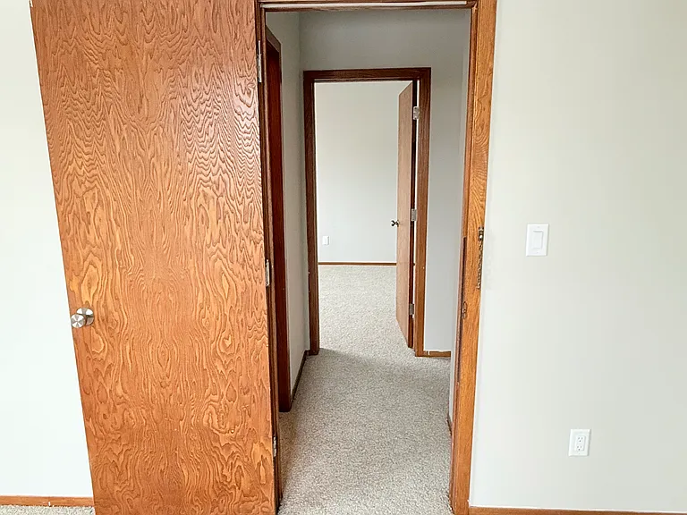 Larpenteur Manor — Photo 27
