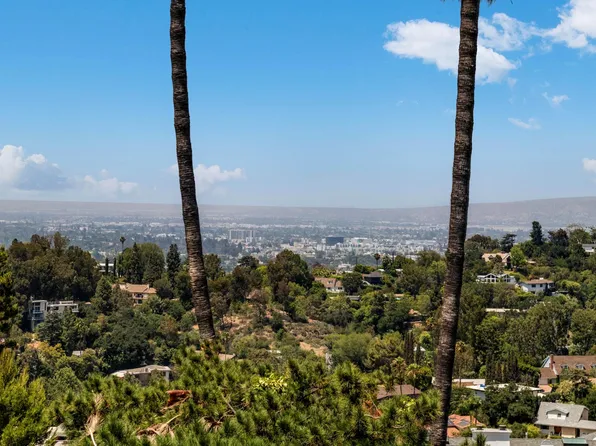 11308 Dona Teresa Dr, Studio City, CA 91604