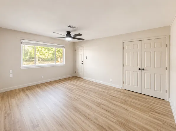 207 N Winchester Way #3, Pilot Pt, TX 76258