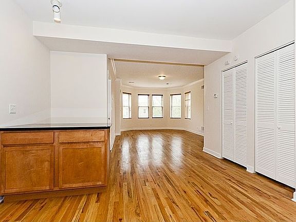 4th image of 2259 W Rosemont Ave APT 3