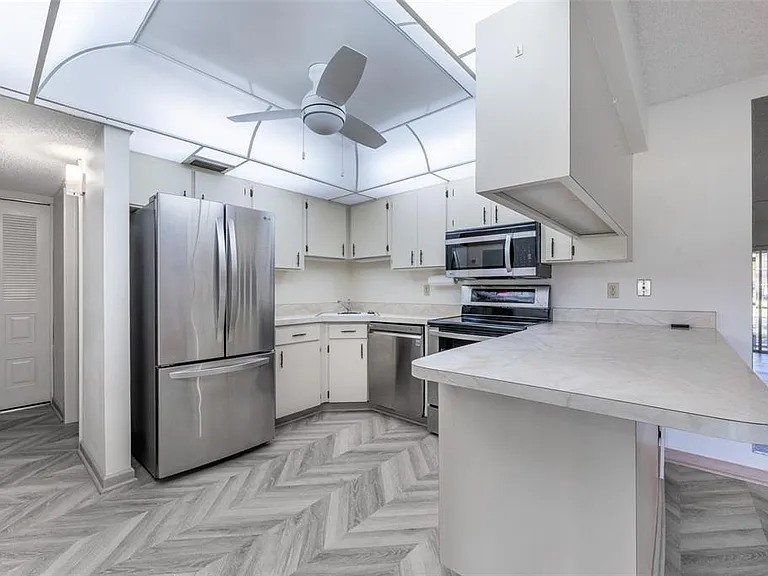 2300 Aaron St #114 — Photo 11
