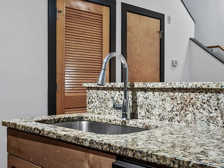 306 E Grace St #202 — Photo 17