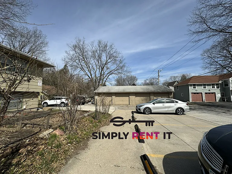 209 E 6th St #104 — Photo 11