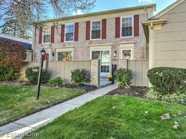 1427 Lantern Ln #35, Rochester, MI 48306