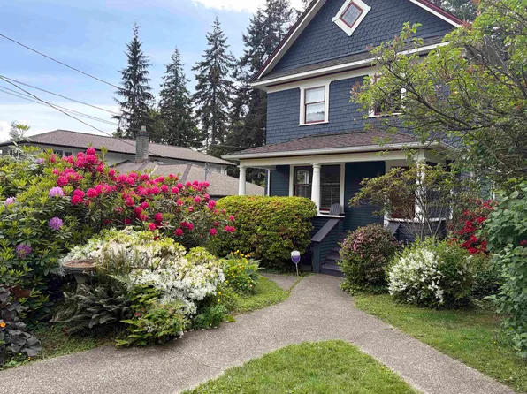 3039 Saint Georges Ave, North Vancouver, BC V7N 1V1