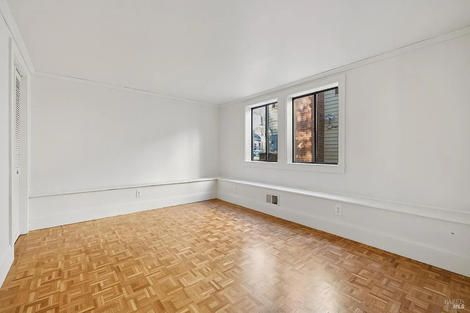 2 bed, 1000 sqft, $3,890 — Photo 3