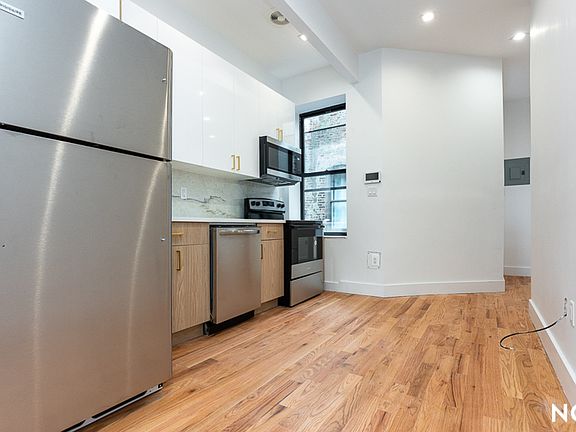 3rd image of 1330 Saint Johns Pl #1L