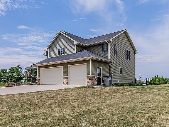 Quiet, low traffic and safe cul-de-sac. A great place for kids to safely ride their bikes and play in the yard