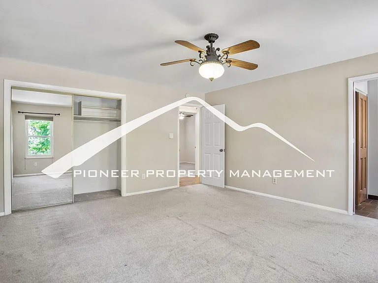 223 Dolomite Dr — Photo 10