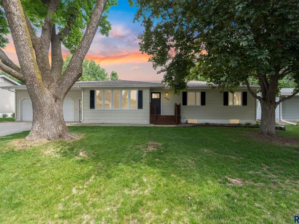 5504 W 51st St, Sioux Falls, SD 57106