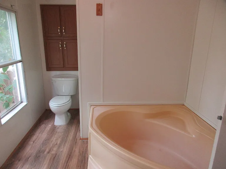921 Seneca Dr — Photo 8