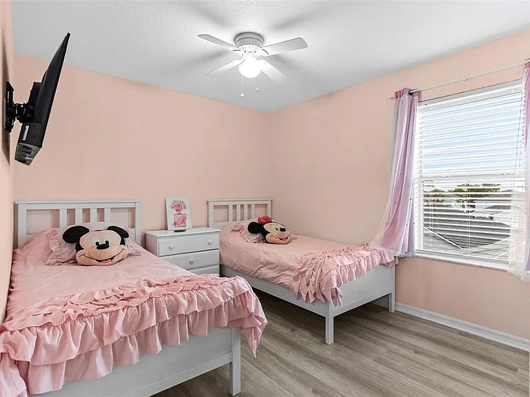 215 Gleneagles Dr — Photo 21