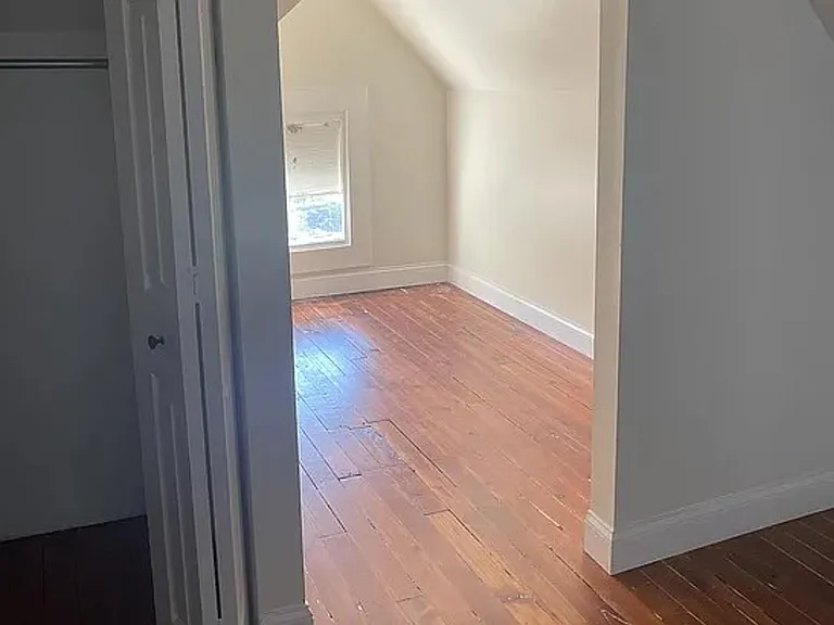 114 Blackburn Ave — Photo 8