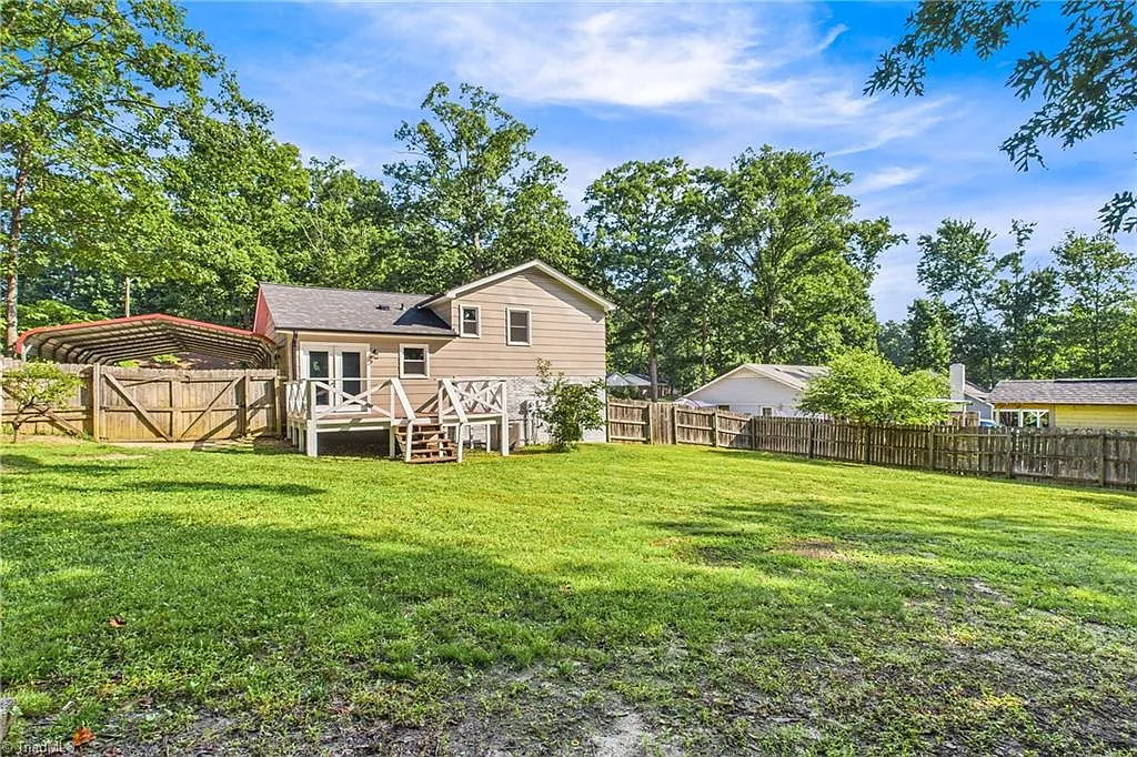 3 bed, 1496 sqft, $2,500 — Photo 4