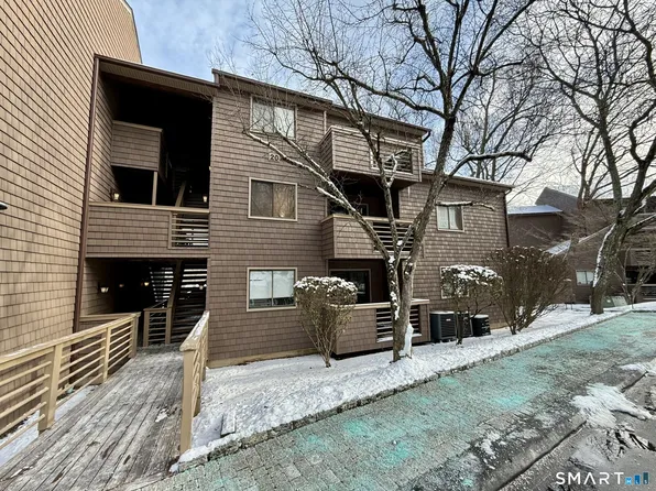 166 Old Brookfield Road #20B2, Danbury, CT 06811