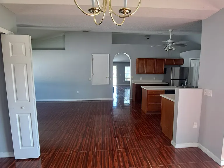 806 Alpine Ct — Photo 7