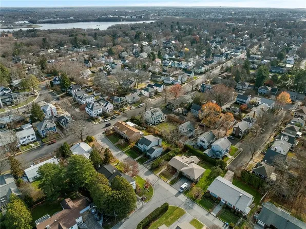 16 Morrison St, Providence, RI 02906