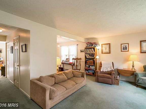 4th image of 6504 Lakeview Ct
