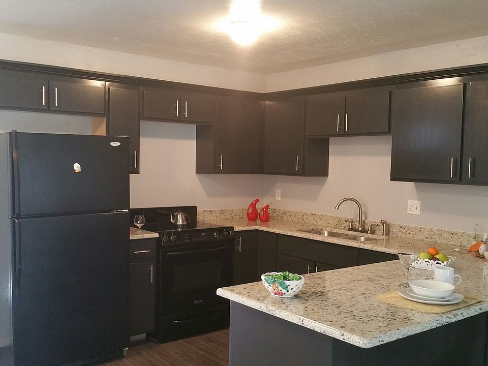Custom Cabinets and Granite Counter Tops - Beautiful open l