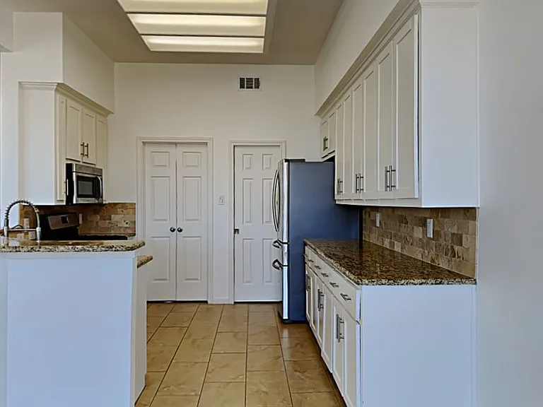 4322 Duck Pond Ln — Photo 8