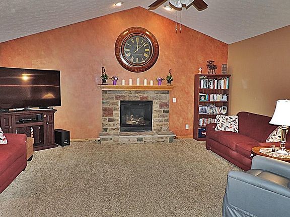 4th image of 454 White Spruce Dr