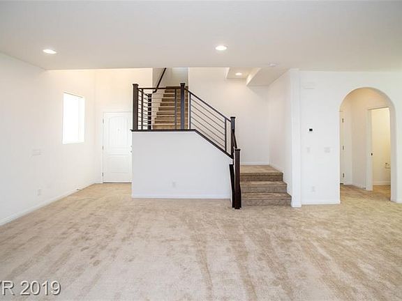 3rd image of 298 Cullerton St
