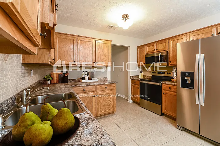 3 bed, 2.0 bath, 1277 sqft, $1,615 — Photo 3