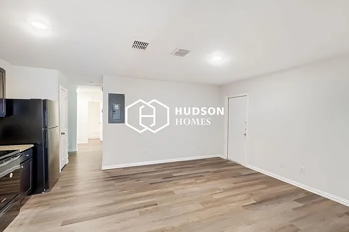 925 Burgan St #B — Photo 6