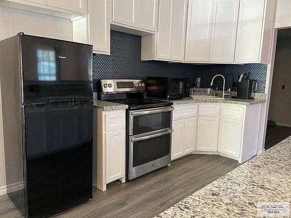 5th image of 42 Wales Dr