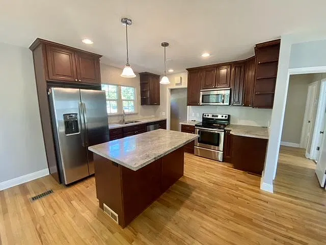 4 bed, 2130 sqft, $3,200 — Photo 2