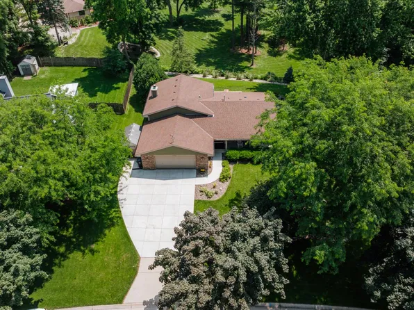 11115 West Drake LANE, Franklin, WI 53132