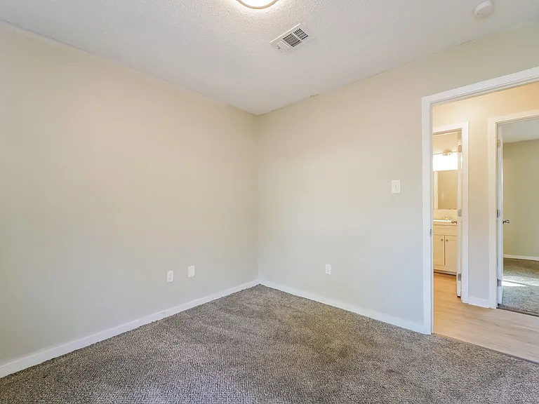 785736_027_bedroom_13538853.jpg