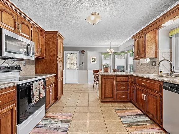 3rd image of 806 E 18th St