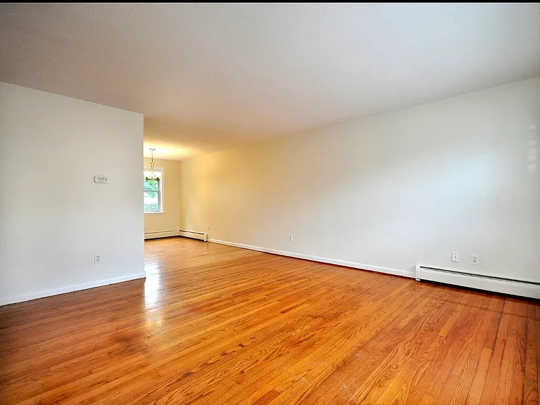 571 Hartford Rd #5 — Photo 4